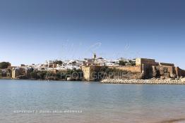 Image du Maroc Professionnelle de  La kasbah des Oudaïas de Rabat est une magnifique petite forteresse surplombant l'embouchure du fleuve Bouregreg érigée par les Almoravides pour lutter contre les tribus Berghouatas, elle séduit par sa quiétude et sa lumière.  Jeudi 6 Octobre 2011. (Photo / Abdeljalil Bounhar)
 